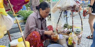 Lo ngại vỉa hè ở TPHCM bị ‘đội giá’ khi cho thuê. Ảnh: Minh Hoàng