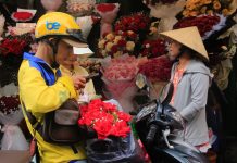 Cuộc đua Grab, Shopee, Be… và khoảng trống luật chơi