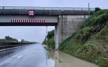 Cao tốc Vĩnh Hảo – Phan Thiết ngập nước, xe chuyển sang hướng QL1 và QL 28