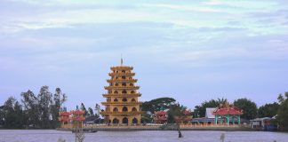 Thăm Dinh Sơn Trung ở An Giang mùa nước nổi