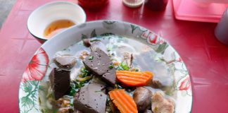 Bữa sáng thử vị bánh canh bột xắt vịt ở phường Vĩnh Hội