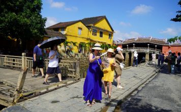 Đô thị cổ Hội An nhộn nhịp trở lại sau những ngày mưa lũ