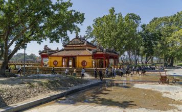 Huế ra quân tổng vệ sinh đường phố và các khu di tích