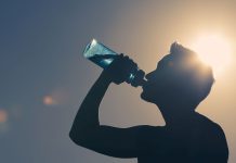 Uống quá nhiều nước có hại hay không?