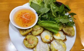 Đổi vị bữa sáng với bánh khọt miền Tây ở phường Cầu Ông Lãnh