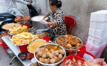 Bữa sáng thử món cơm tấm nhiều vị ở phường Vĩnh Hội