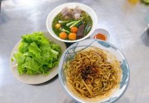 Bữa sáng mới lạ với bánh canh khô trộn sốt ở phường Chánh Hưng