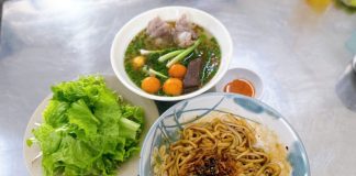 Bữa sáng mới lạ với bánh canh khô trộn sốt ở phường Chánh Hưng