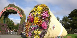 Bó hoa tươi hơn 10 tấn xác lập kỷ lục Việt Nam