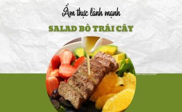 Bữa trưa lành mạnh với salad thịt bò và trái cây