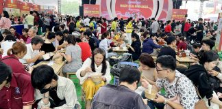 Một góc Nguyễn Huệ thành “bản đồ phở” ba miền, ăn phở 40.000 đồng đi dọc Việt Nam