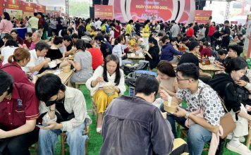 Một góc Nguyễn Huệ thành “bản đồ phở” ba miền, ăn phở 40.000 đồng đi dọc Việt Nam