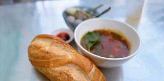 Bữa sáng thử vị bò kho, bò viên ở phường Cầu Ông Lãnh