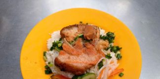 Bữa sáng vị Hoa với món cơm tấm khâu nhục ở phường Minh Phụng