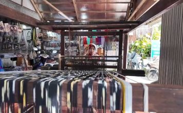 Khám phá làng Chăm ở An Giang qua sản phẩm dệt vân mây