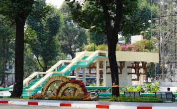 Hồ Con Rùa ‘thay áo’ xanh ngọc, mang diện mạo tươi mới