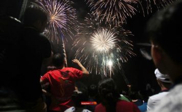 Pháo hoa rực sáng đón chào năm Bính Ngọ 2026