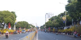Đường phố TPHCM thông thoáng, vắng vẻ ngày cuối cùng của năm Ất Tỵ