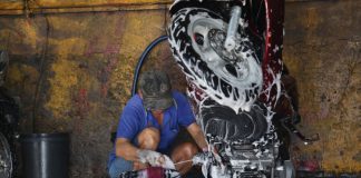 Ngày cuối năm, tiệm rửa xe làm không kịp nghỉ