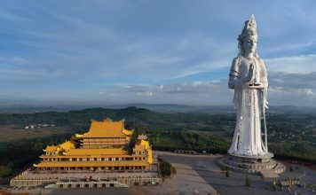 Hàng vạn người đổ về chiêm bái tượng Phật Quan Âm cao nhất Đông Nam Á