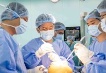 Thoái hóa khớp gối trẻ hóa, robot vào phòng mổ